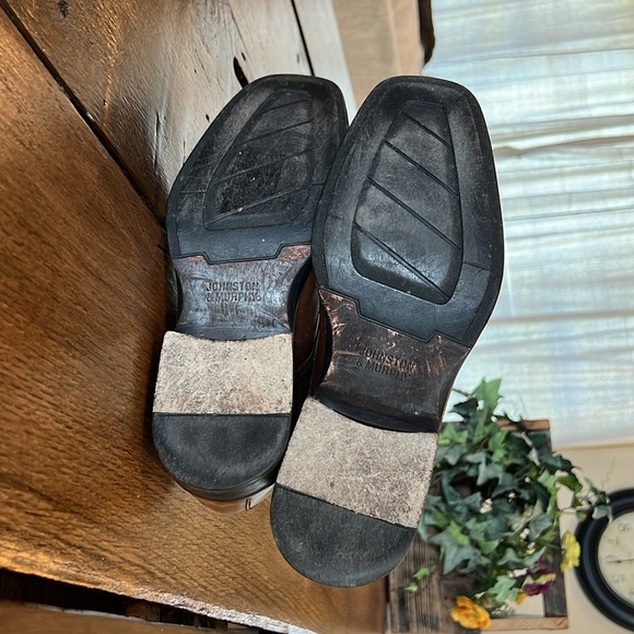 Men’s Johnston & Murphy Dress Shoes. 9 1/2 M - Picture 5 of 5